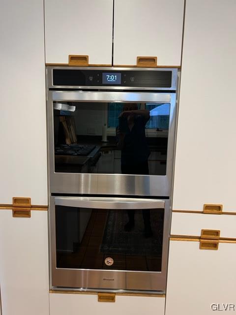 19 Bridle Path Road Bethlehem, PA 18017 - Photo 14 of 34 a stove top oven sitting inside of a kitchen