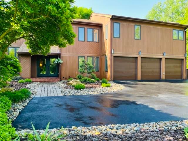 19 Bridle Path Road Bethlehem, PA 18017 - Photo 2 of 34 front view of a house