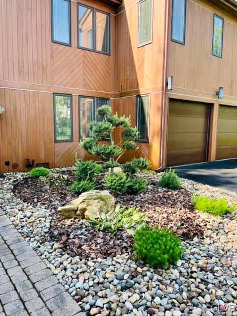 19 Bridle Path Road Bethlehem, PA 18017 - Photo 5 of 34 a view of a house with a garden