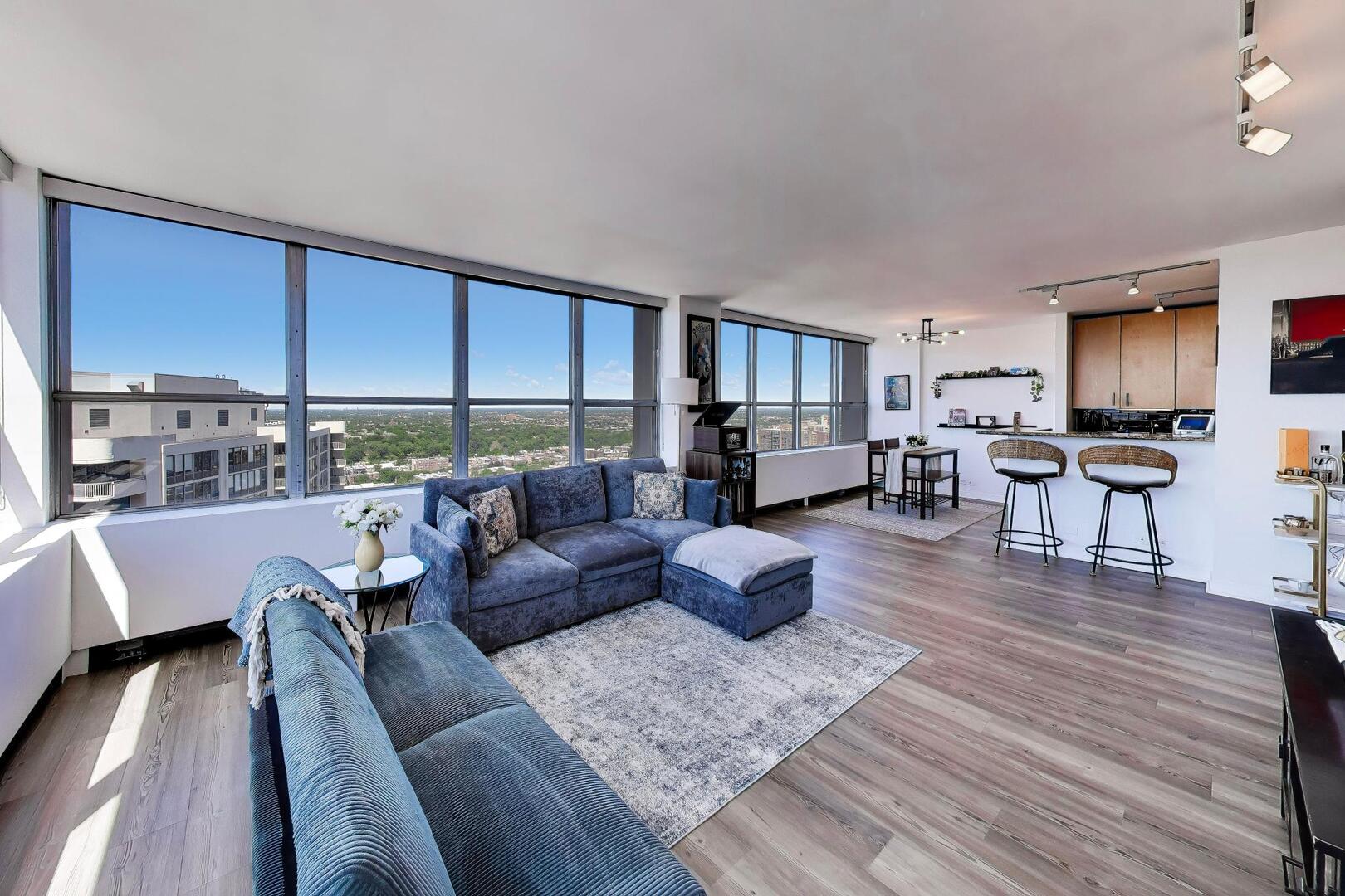 655 West Irving Park Road, Unit 3117 Chicago, IL 60613 - Photo 3 of 18