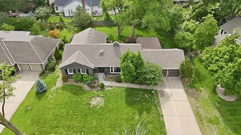 $995,000 | 5900 Windsor Drive, Fairway, KS 66205