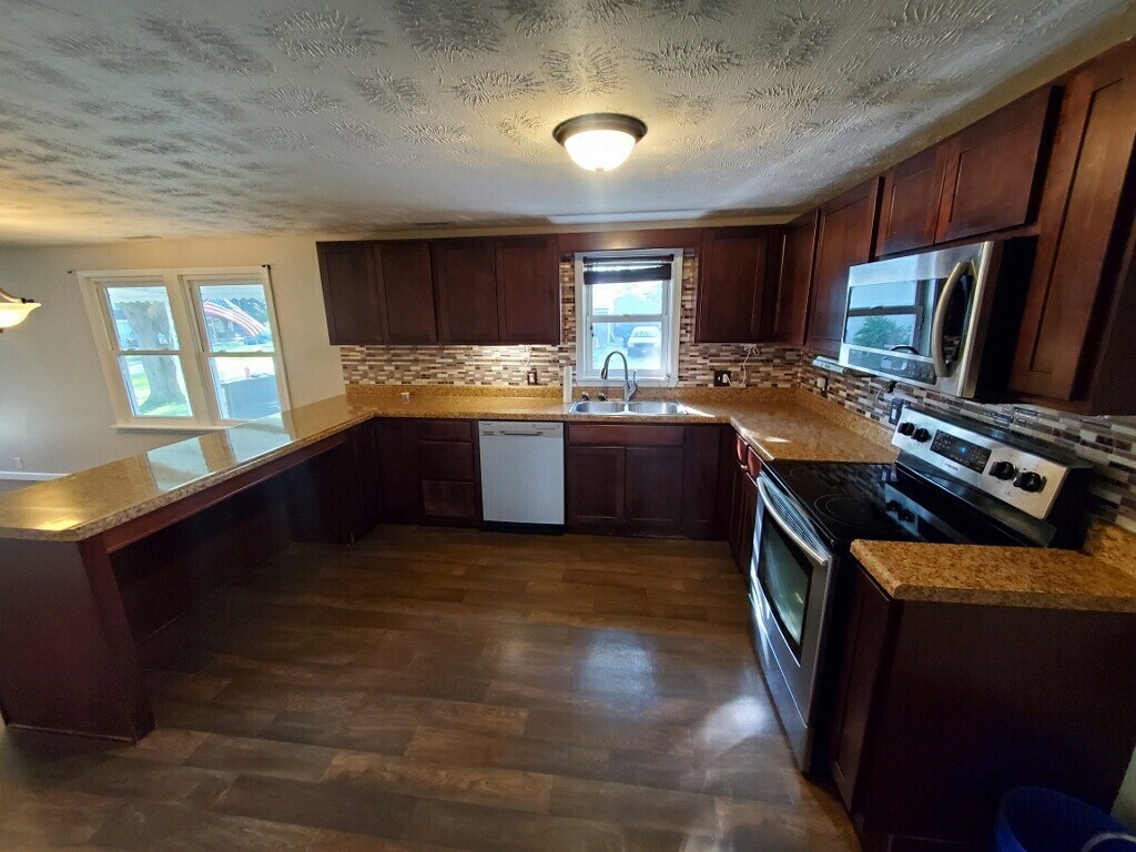 1810 South Hemlock Road Muncie, IN 47302 - Photo 13 of 19 Gallery Image 13