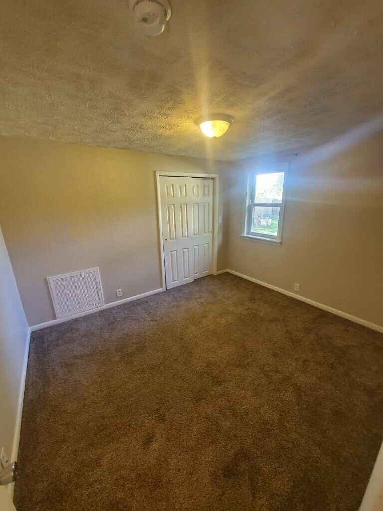 1810 South Hemlock Road Muncie, IN 47302 - Photo 16 of 19 Gallery Image 16