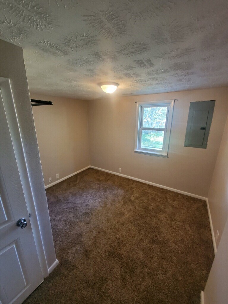 1810 South Hemlock Road Muncie, IN 47302 - Photo 18 of 19 Gallery Image 18