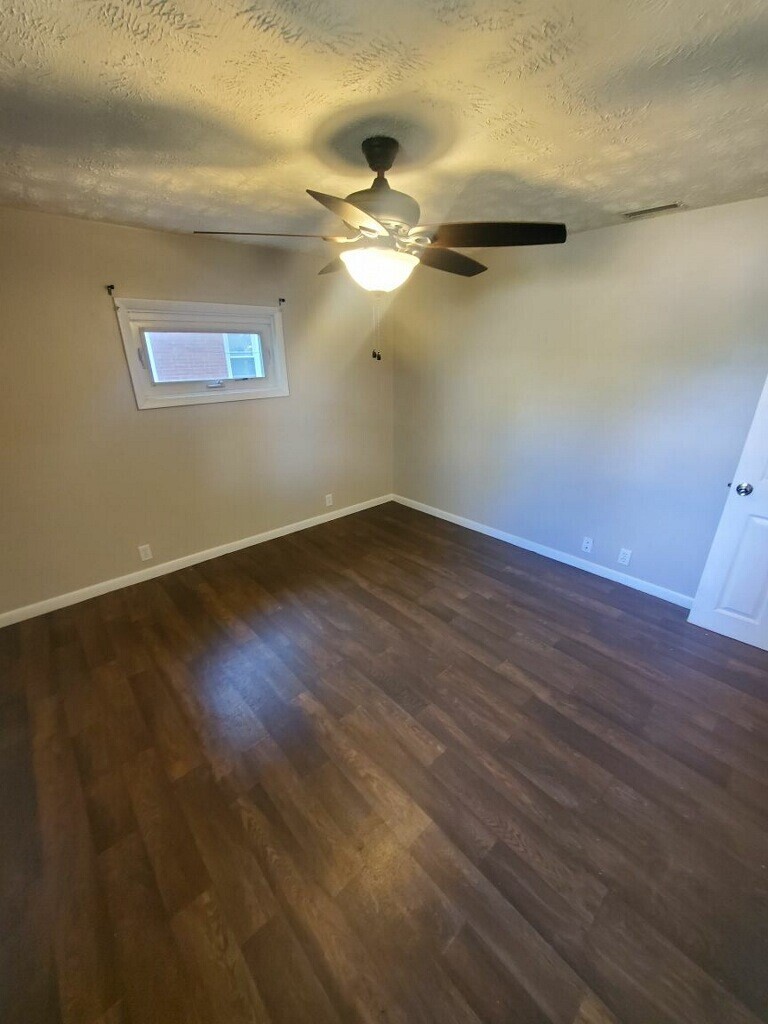 1810 South Hemlock Road Muncie, IN 47302 - Photo 6 of 19 Gallery Image 6