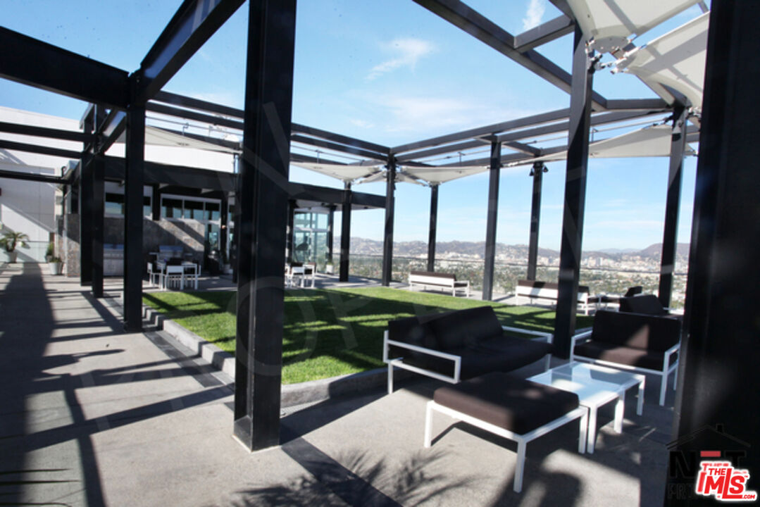 3810 Wilshire Boulevard, Unit 1004 Los Angeles, CA 90010 - Photo 4 of 14 a roof deck with couch