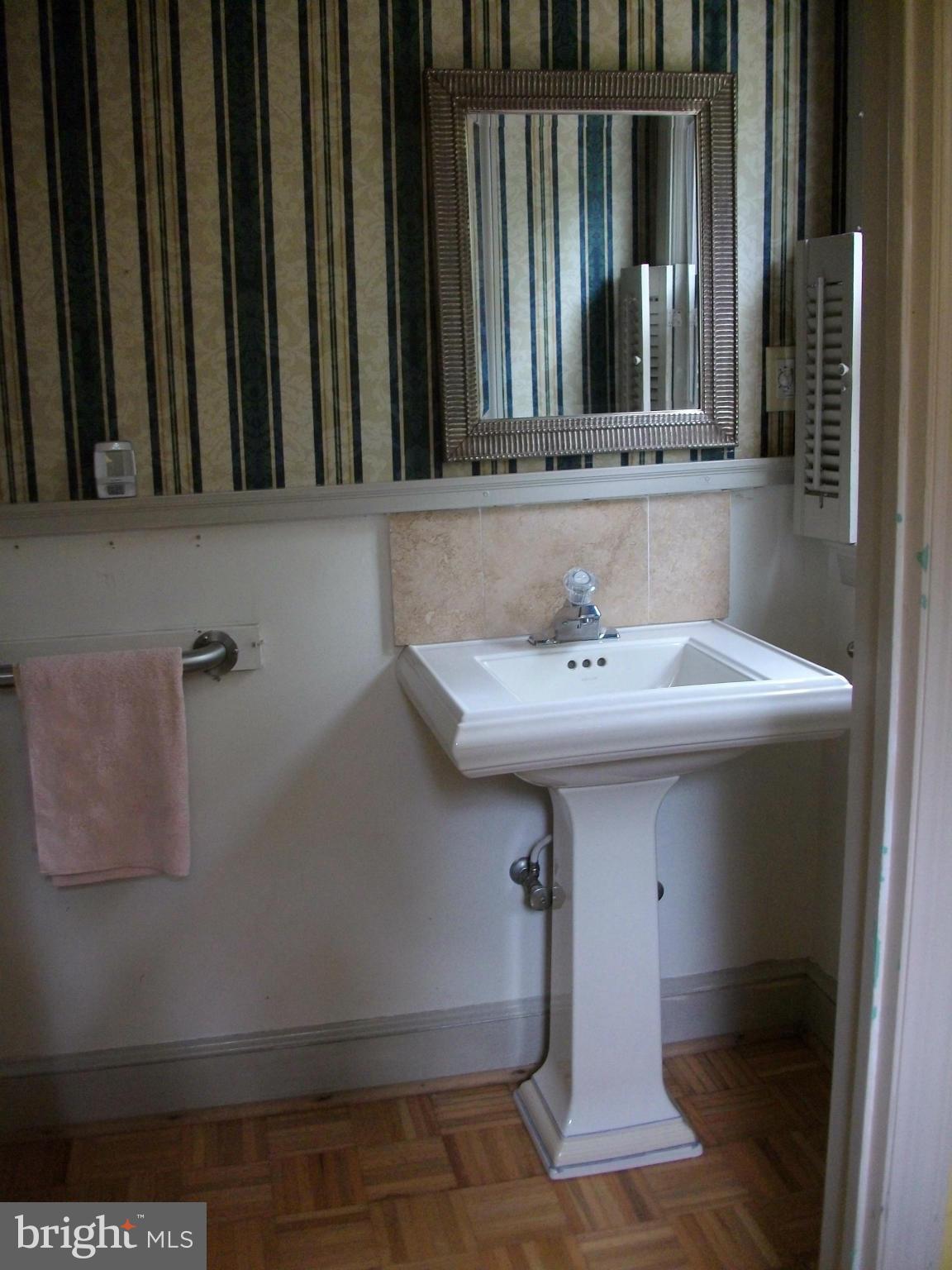505 Washington Road Westminster, MD 21157 - Photo 14 of 26 Main Level Half-bath