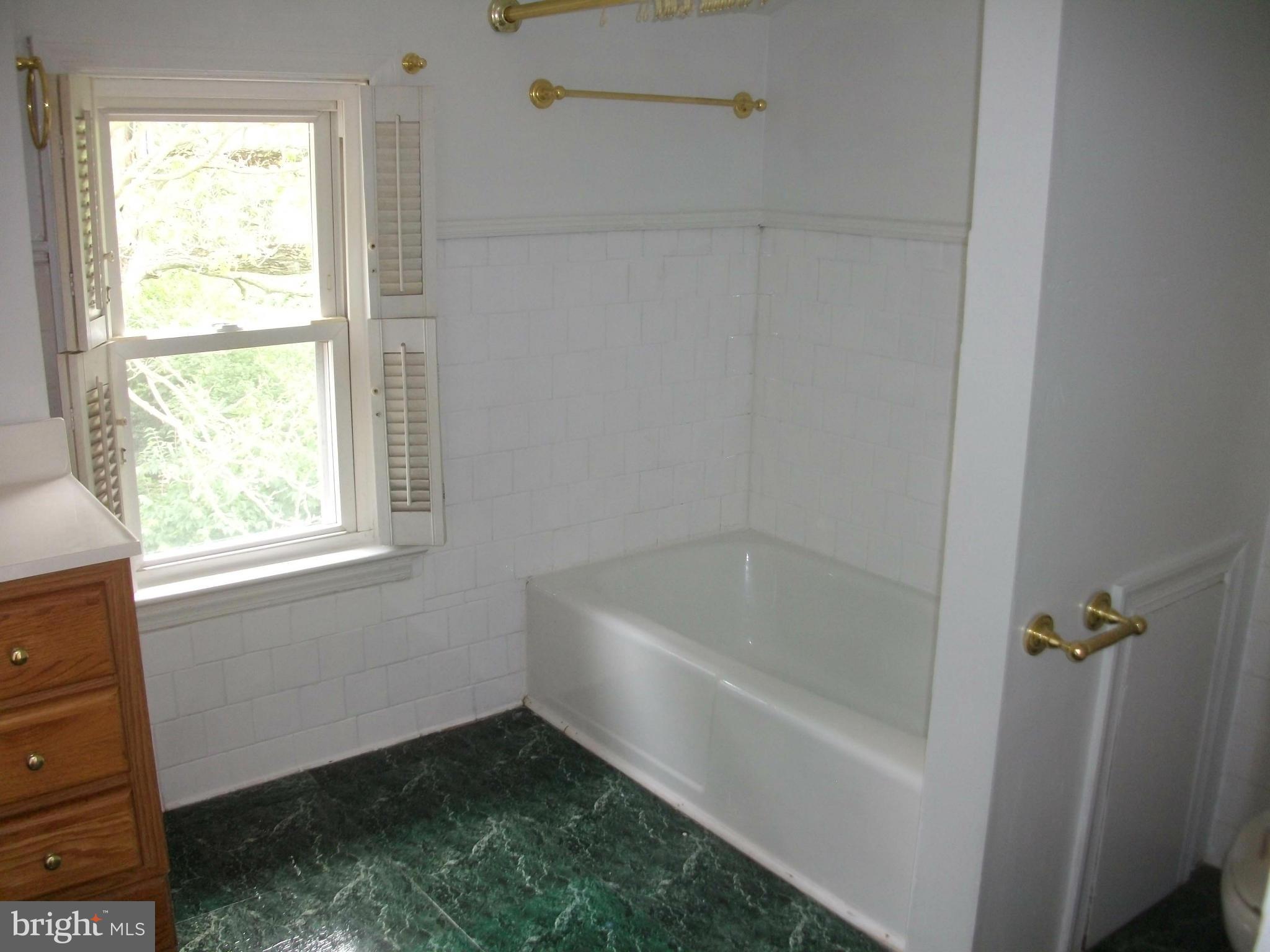 505 Washington Road Westminster, MD 21157 - Photo 16 of 26 Bath (Master)