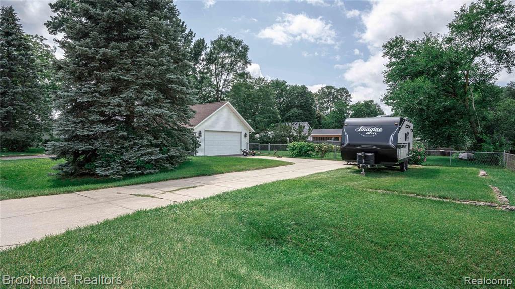 2960 Culbertson Avenue Rochester Hills, MI 48307 - Photo 3 of 34