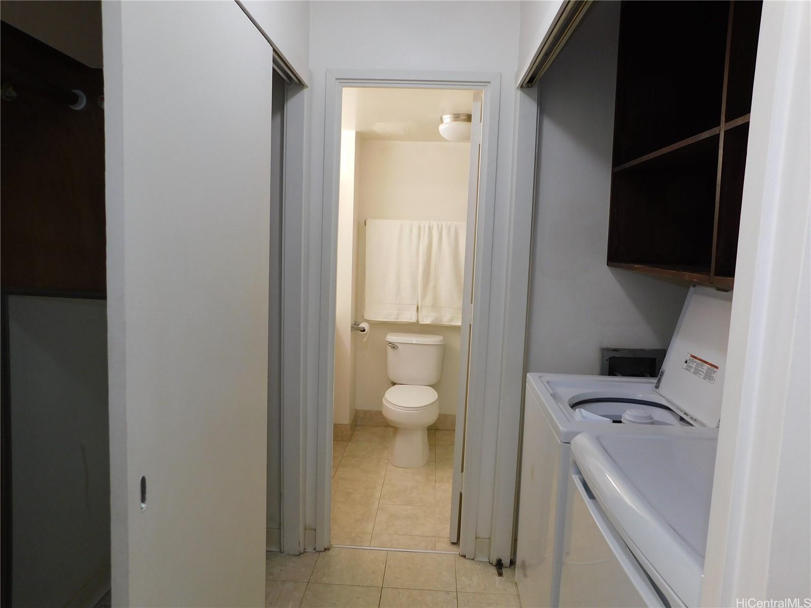 710 Lunalilo Street, Unit 301 Honolulu, HI 96813 - Photo 14 of 21 a bathroom with a toilet a sink and mirror