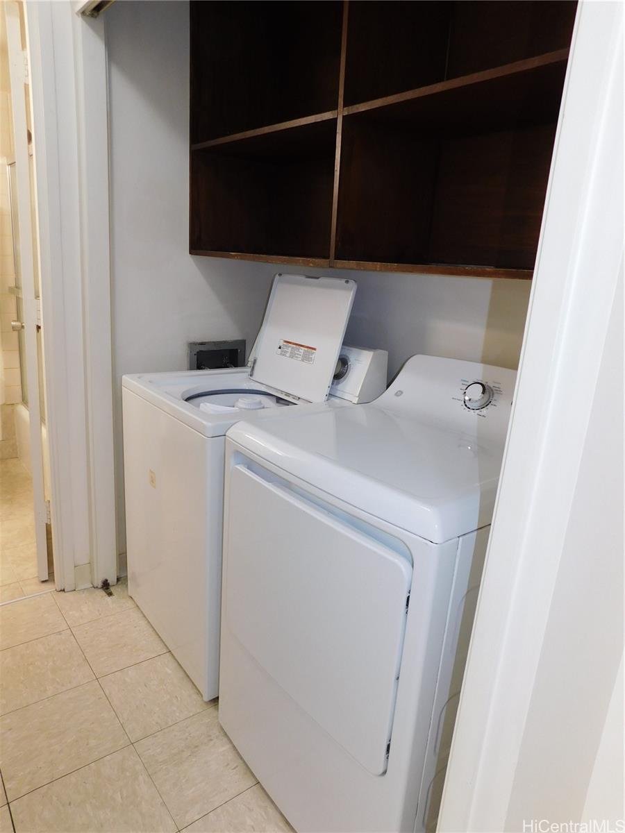 710 Lunalilo Street, Unit 301 Honolulu, HI 96813 - Photo 15 of 21 a utility room with dryer and washer