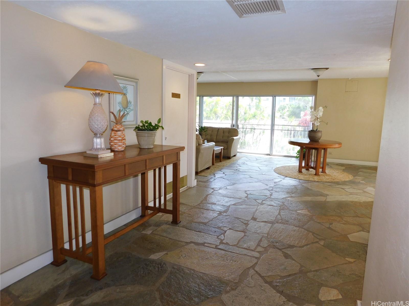710 Lunalilo Street, Unit 301 Honolulu, HI 96813 - Photo 19 of 21 a living room with furniture a window and a table