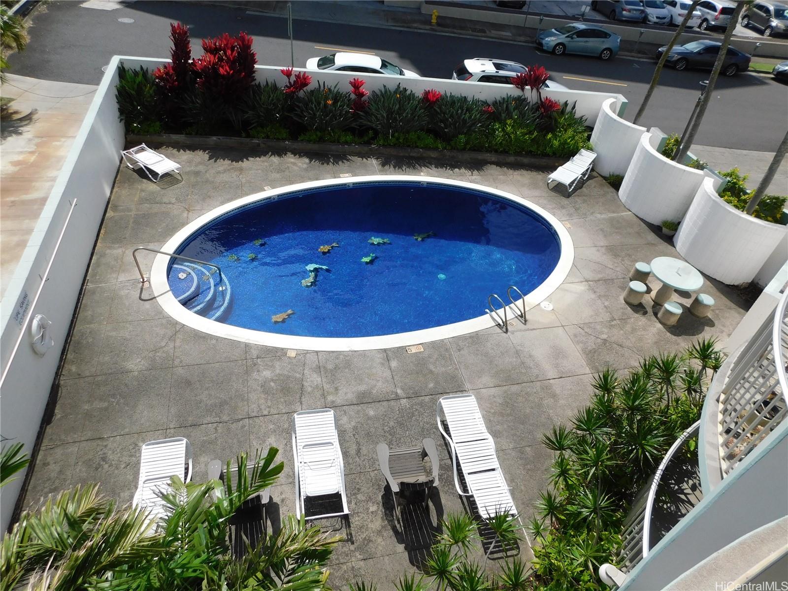 710 Lunalilo Street, Unit 301 Honolulu, HI 96813 - Photo 21 of 21 a view of an outdoor sitting area with a tub