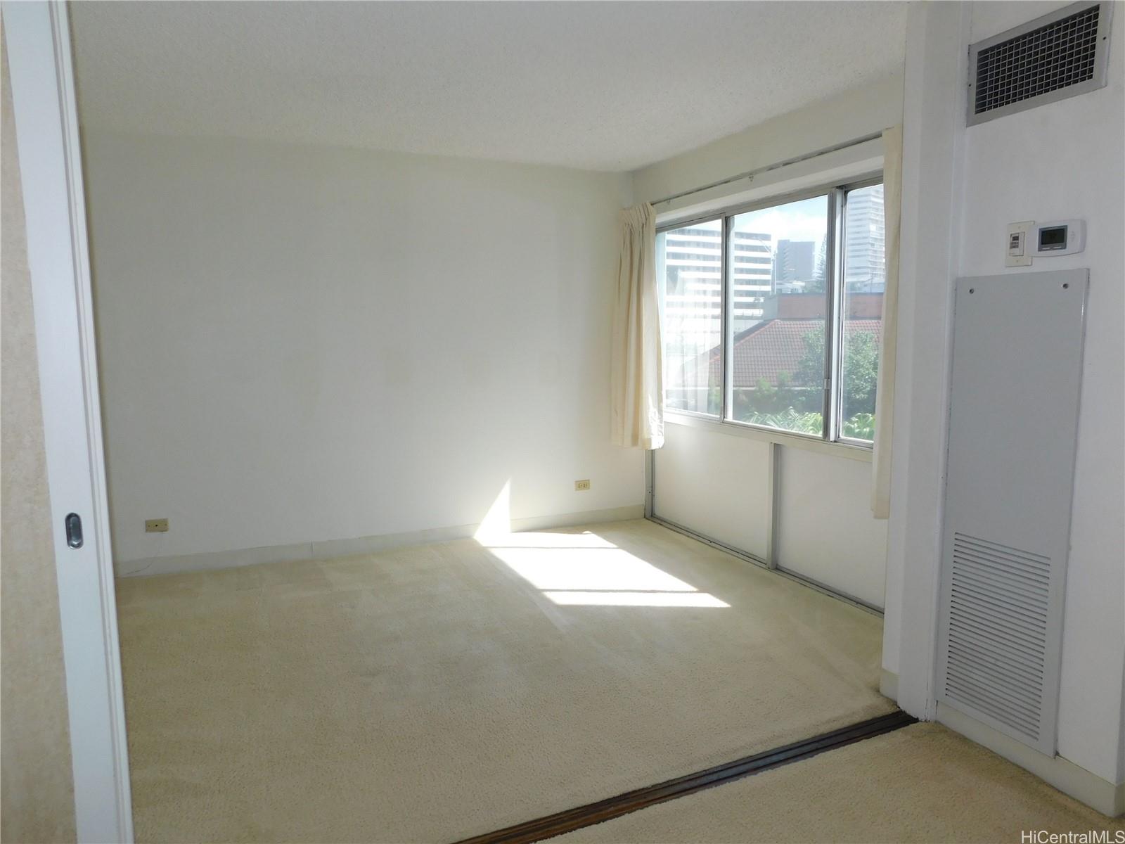 710 Lunalilo Street, Unit 301 Honolulu, HI 96813 - Photo 4 of 21 an empty room with windows