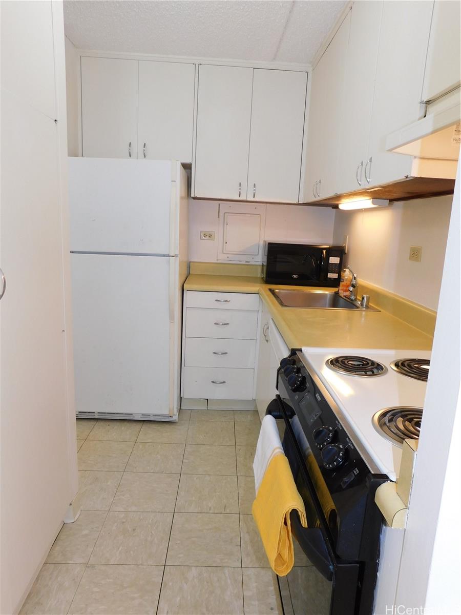 710 Lunalilo Street, Unit 301 Honolulu, HI 96813 - Photo 9 of 21 a kitchen with a stove and a refrigerator