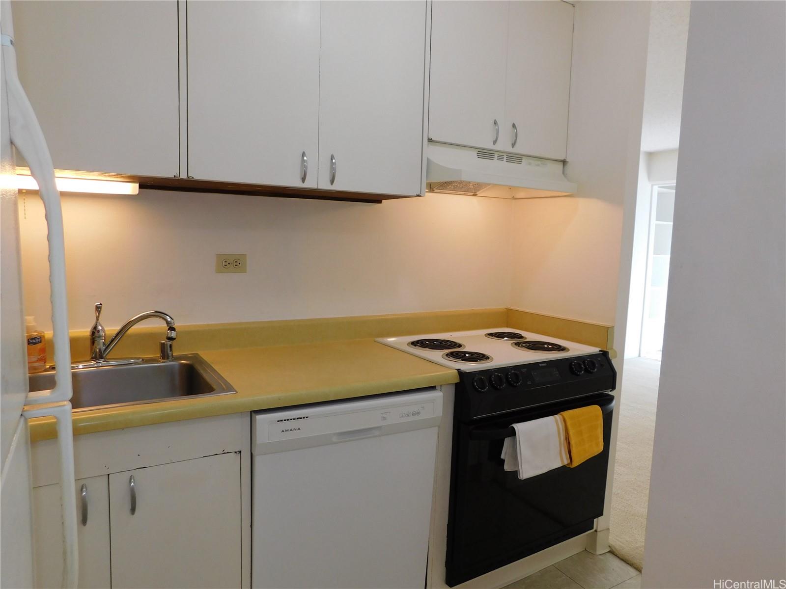 710 Lunalilo Street, Unit 301 Honolulu, HI 96813 - Photo 10 of 21 a room with storage and utility