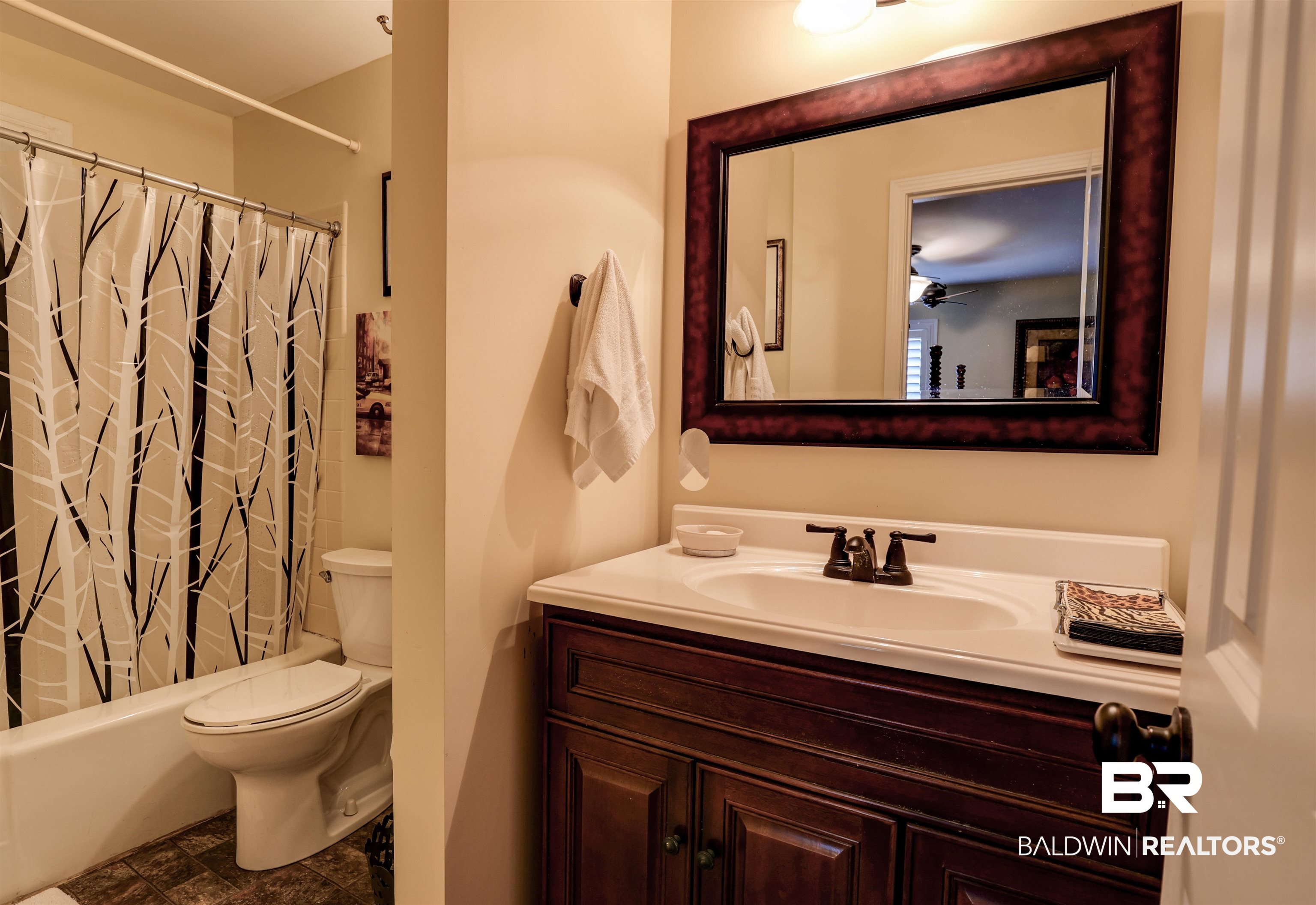 8 White Avenue Fairhope, AL 36532 - Photo 23 of 39 Second Bathroom
