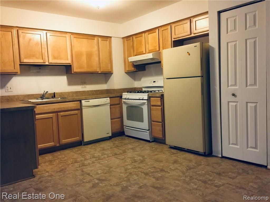 15100 West Nine Mile Road Oak Park, MI 48237 - Photo 8 of 21