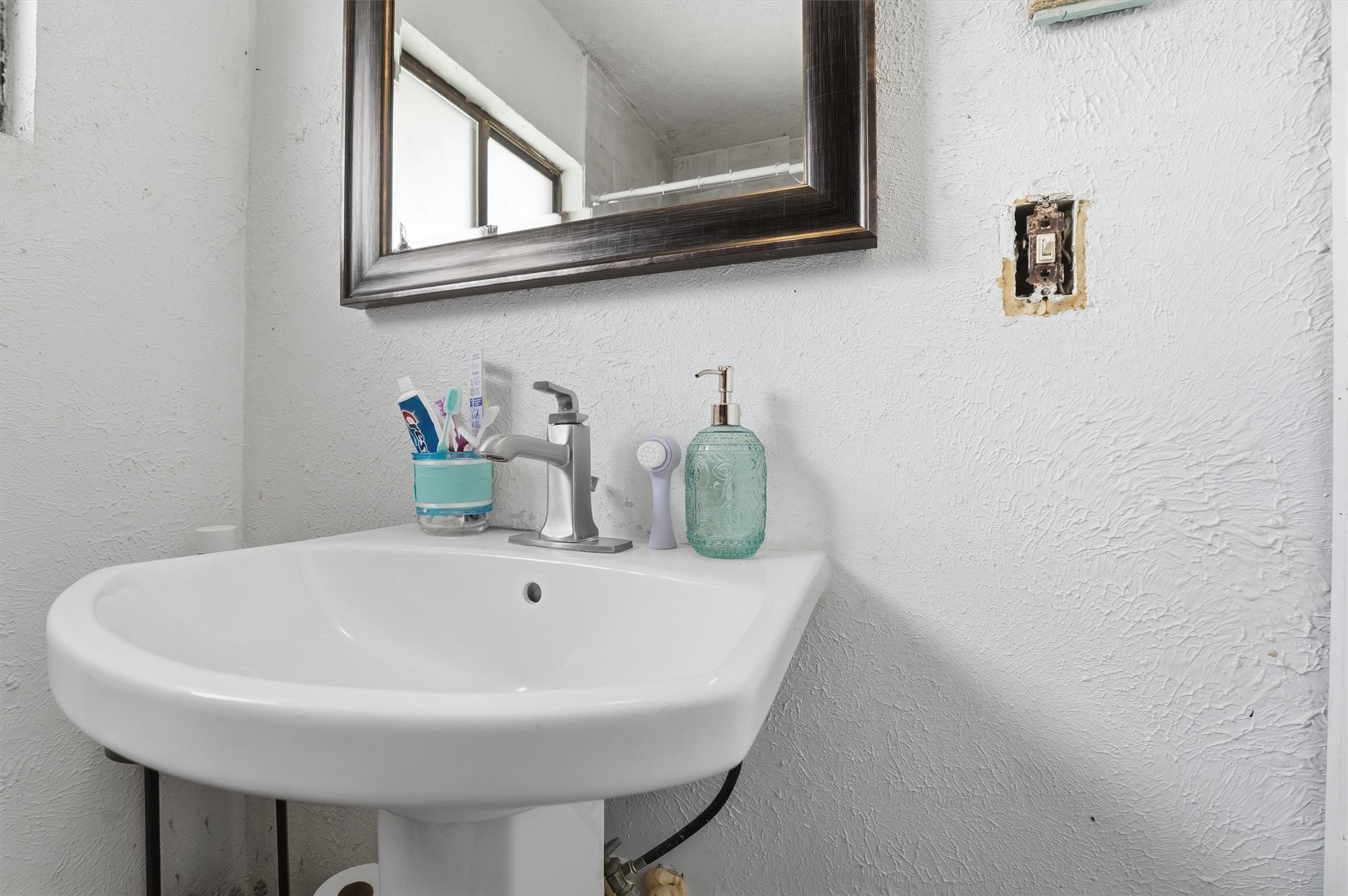 1002 Grenfell Lane Houston, TX 77076 - Photo 19 of 26 a close view of tap