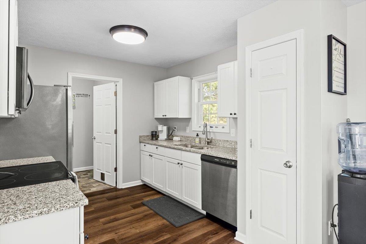 15531 Evergreen Valley Road Timberville, VA 22853 - Photo 13 of 34 a kitchen with a sink stove and refrigerator