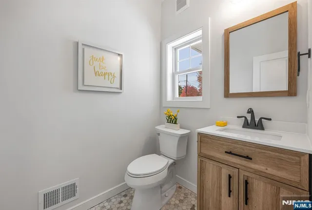 $945,000 | 7 Bryson Road, Fair Lawn, NJ 07410