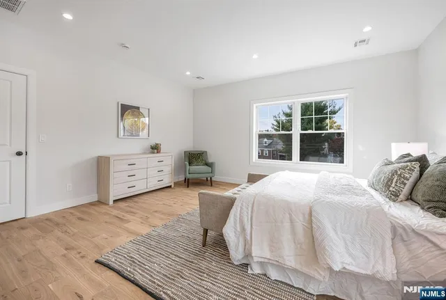 $945,000 | 7 Bryson Road, Fair Lawn, NJ 07410