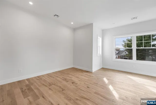 $945,000 | 7 Bryson Road, Fair Lawn, NJ 07410