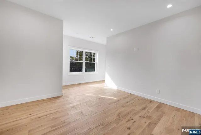 $945,000 | 7 Bryson Road, Fair Lawn, NJ 07410