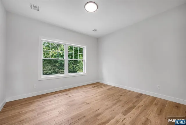 $945,000 | 7 Bryson Road, Fair Lawn, NJ 07410