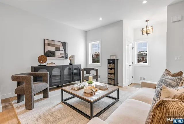 $945,000 | 7 Bryson Road, Fair Lawn, NJ 07410