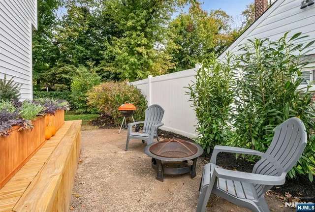 $945,000 | 7 Bryson Road, Fair Lawn, NJ 07410