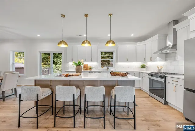 $945,000 | 7 Bryson Road, Fair Lawn, NJ 07410