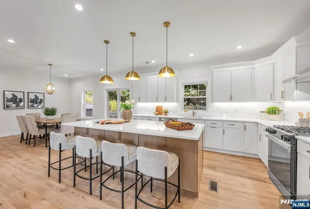 $945,000 | 7 Bryson Road, Fair Lawn, NJ 07410