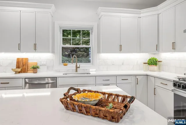 $945,000 | 7 Bryson Road, Fair Lawn, NJ 07410