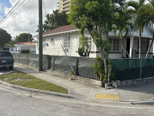 $1,050,000 | 844 Southwest 8th Court, Miami, FL 33130