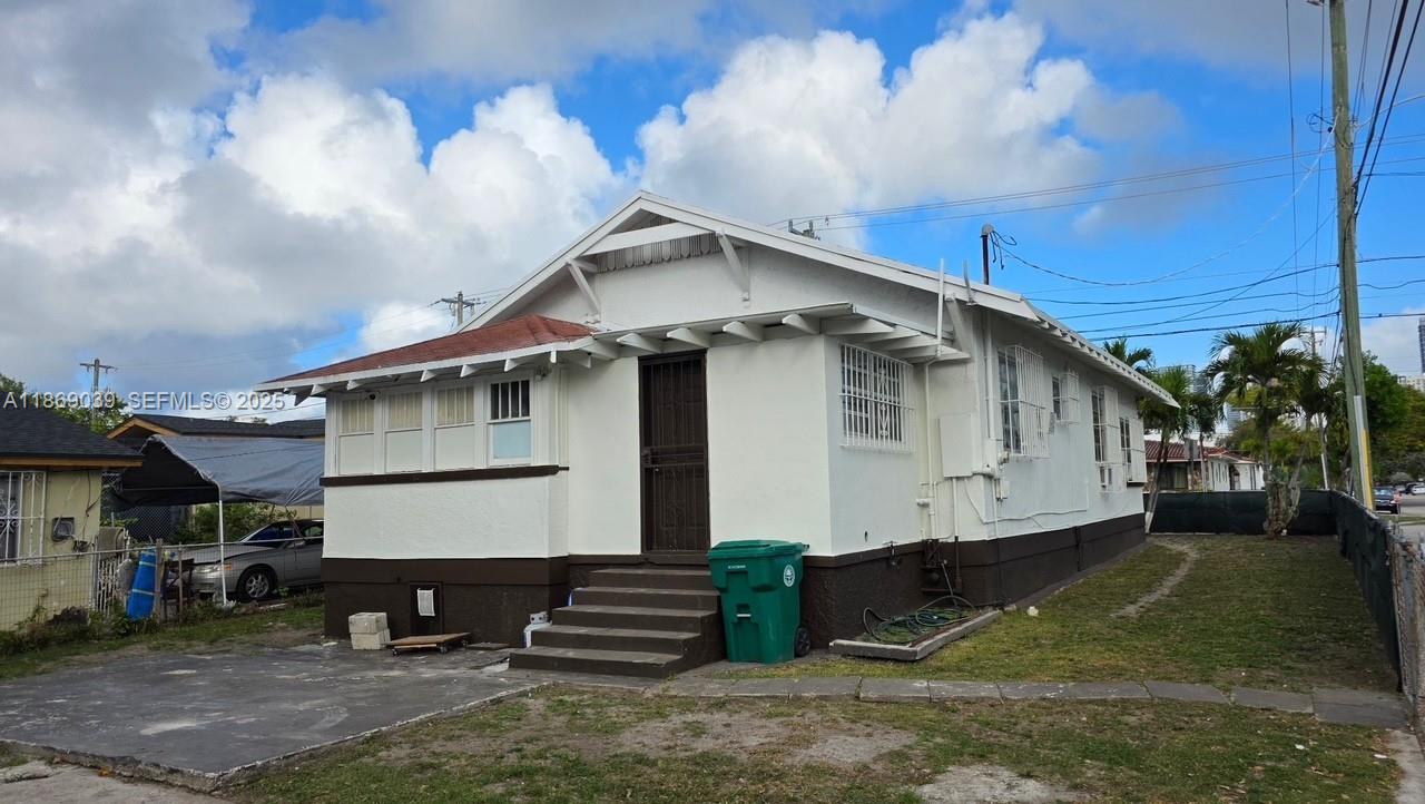 844 Southwest 8th Court Miami, FL 33130 - Photo 4 of 5 a house view with a backyard space