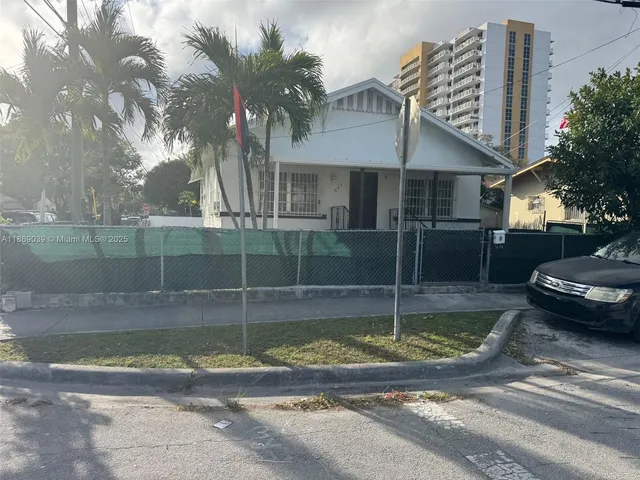 $1,050,000 | 844 Southwest 8th Court, Miami, FL 33130