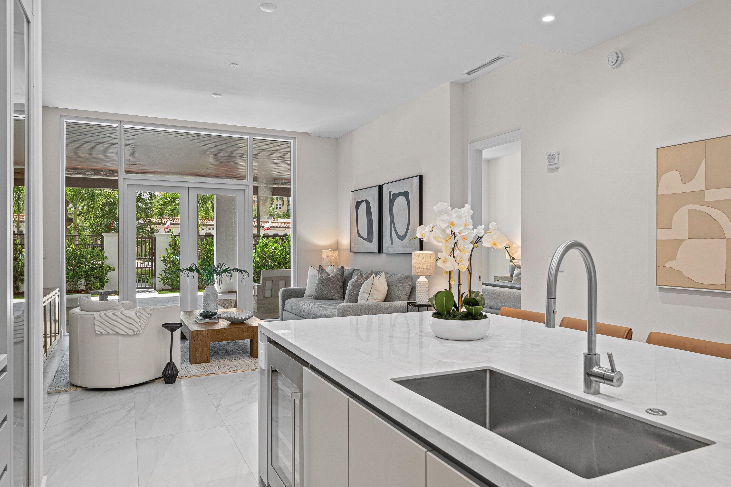 220 Southeast Mizner Boulevard, Unit 102 Boca Raton, FL 33432 - Photo 6 of 55 Kitchen