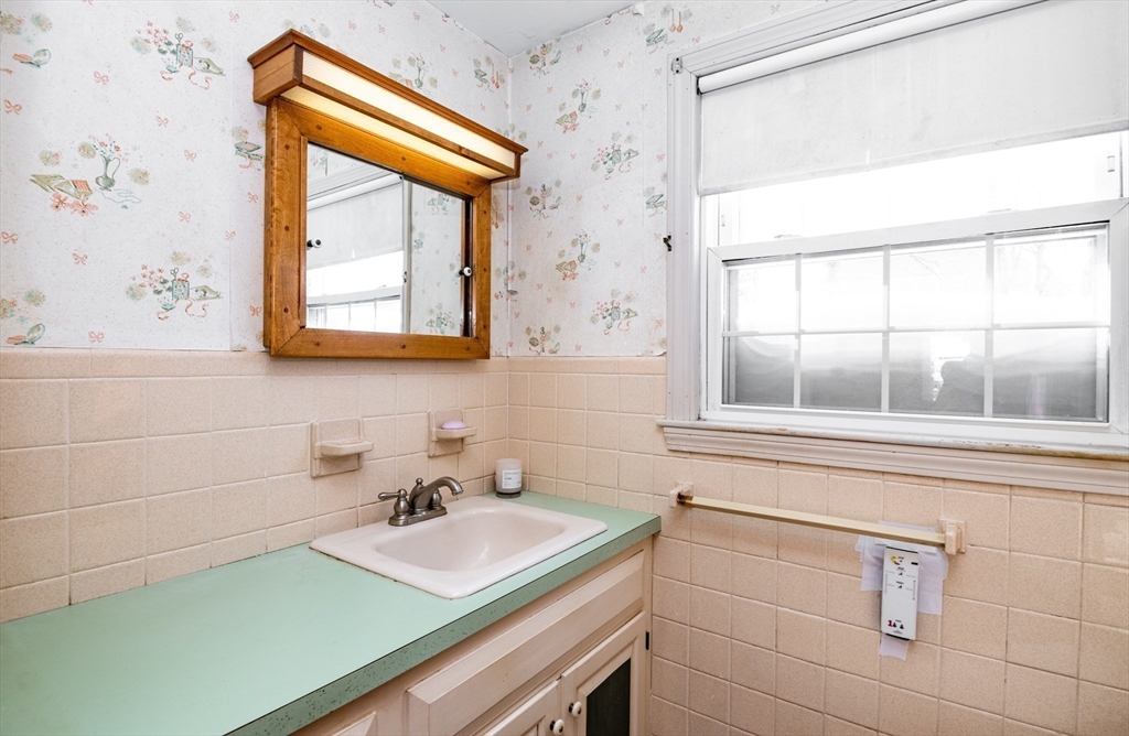 16 Jewett Road Beverly, MA 01915 - Photo 23 of 36