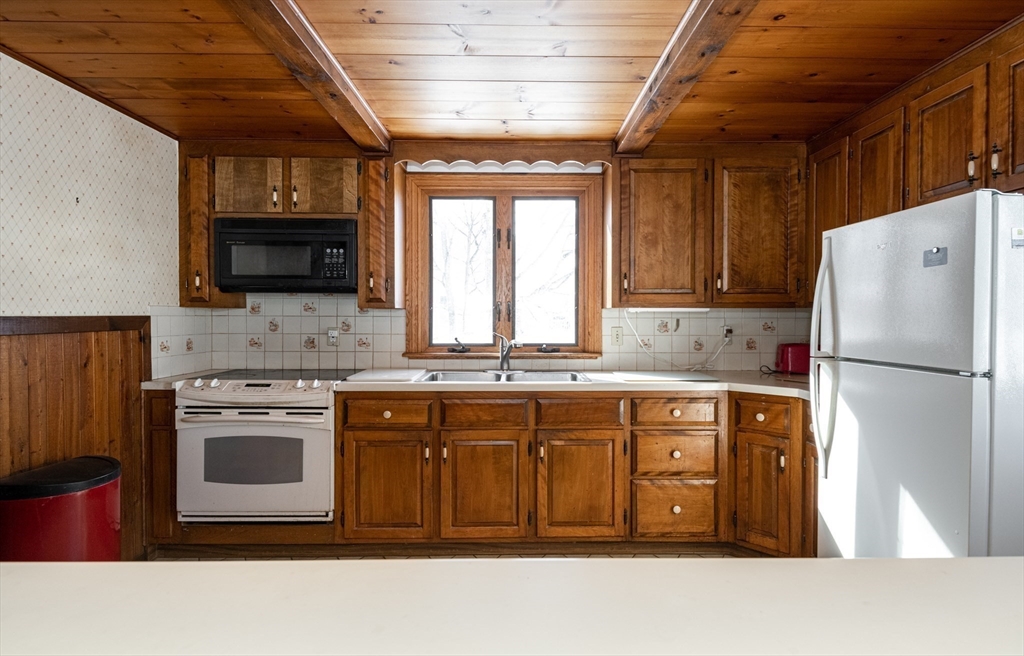 16 Jewett Road Beverly, MA 01915 - Photo 9 of 36