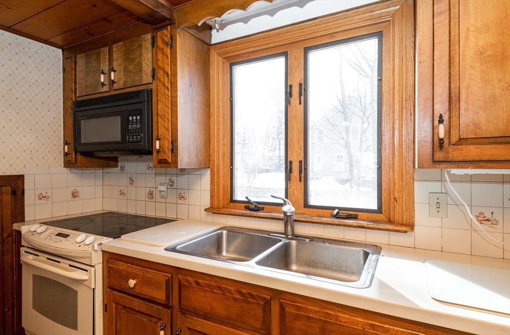 16 Jewett Road Beverly, MA 01915 - Photo 10 of 36