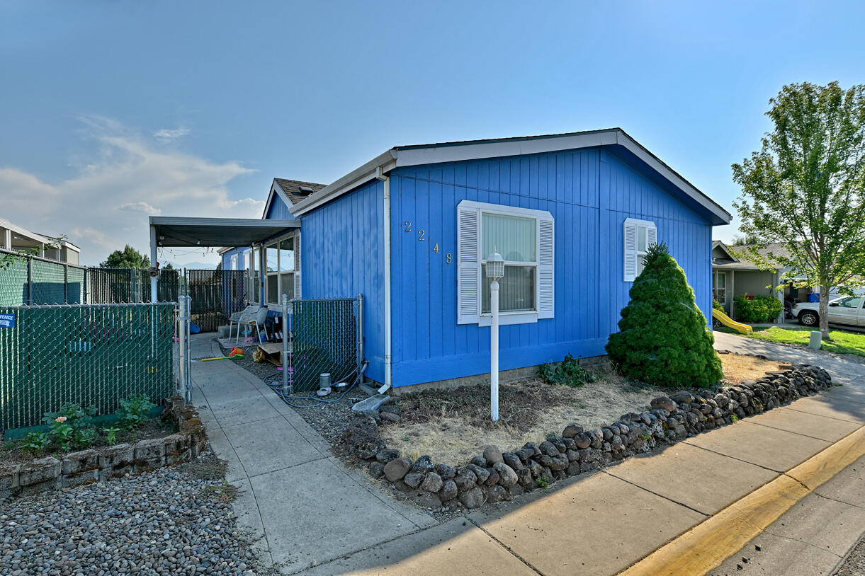 2248 Evan Way Central Point, OR 97502 - Photo 2 of 24 DSC_3551