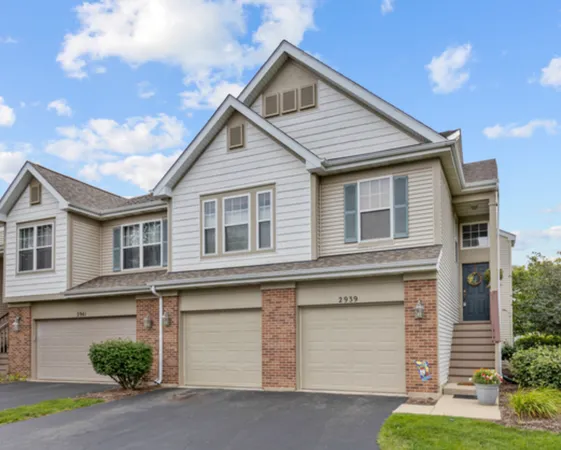 $470,000 | 2939 Saganashkee Lane, Naperville, IL 60564