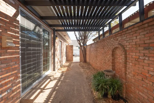 $335,000 | 808 Dogwood Lane, Bryan, TX 77802