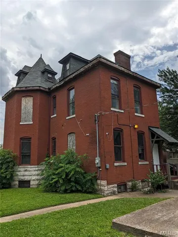 $169,900 | 2801 Itaska Street, St. Louis, MO 63111