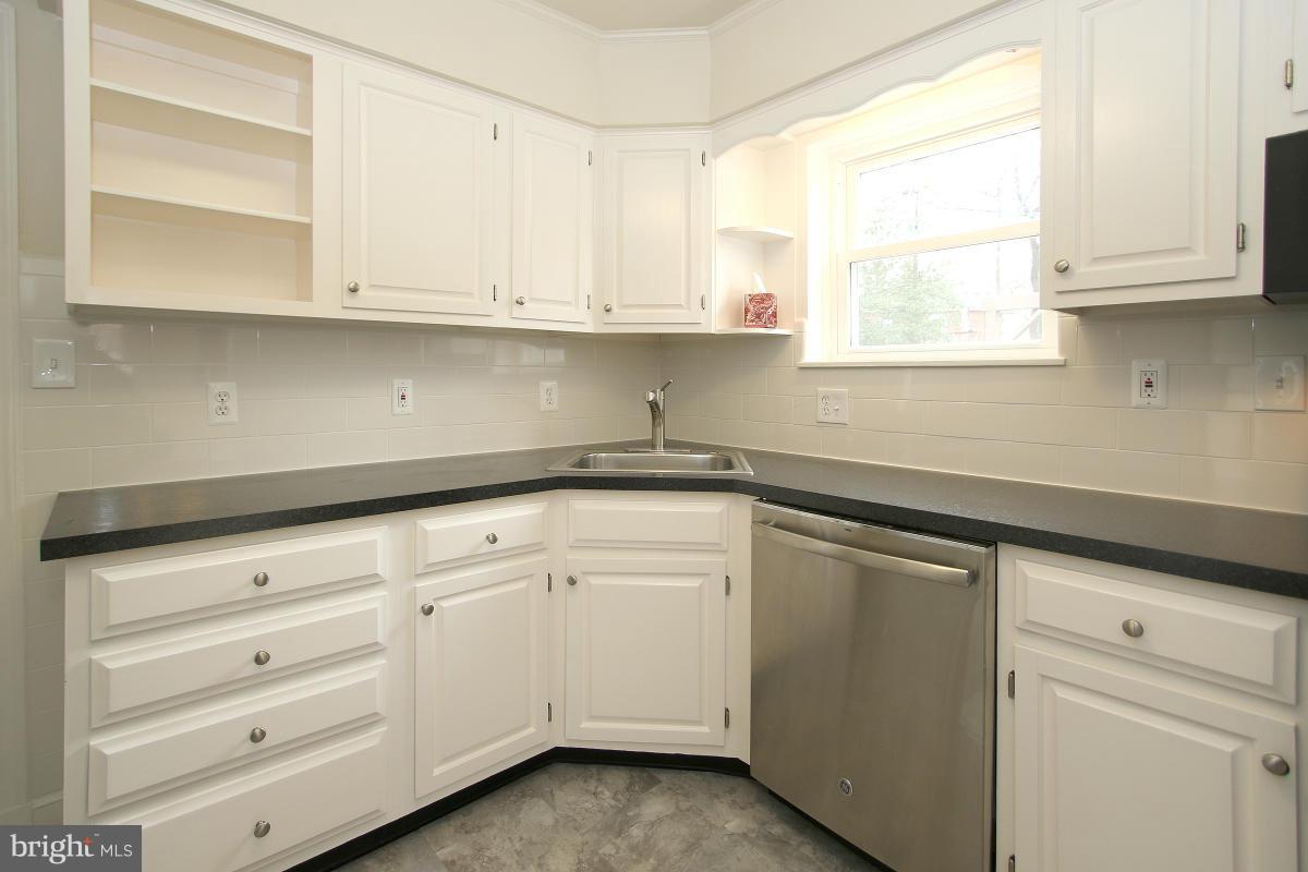 3008 Blueridge Avenue Silver Spring, MD 20902 - Photo 8 of 25 Kitchen