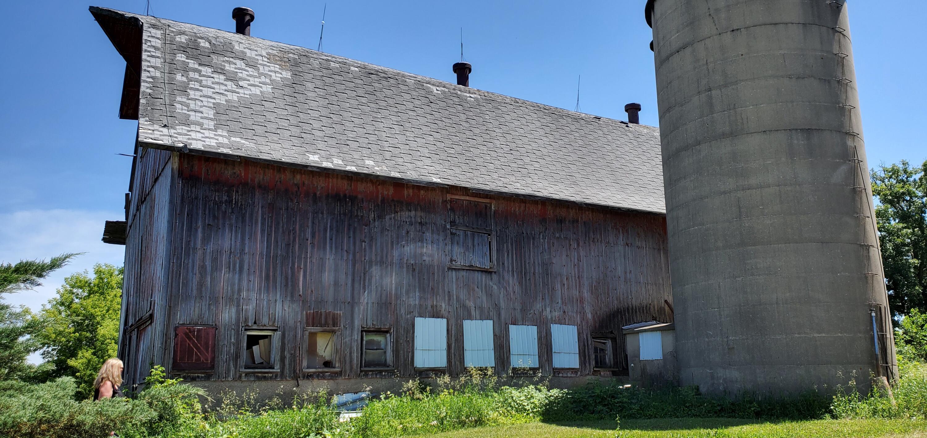 W4264 Sporleder Road Geneva, WI 53121 - Photo 27 of 29 Barn
