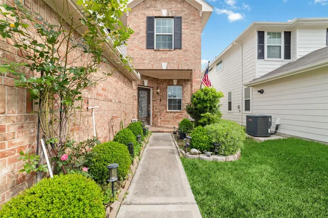 $2,400 | 13842 Evansdale Lane, Houston, TX 77083