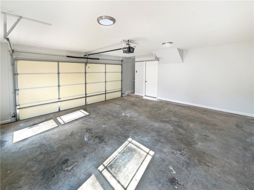 189 Hampton Drive Jefferson, GA 30549 - Photo 32 of 36 an empty room with windows