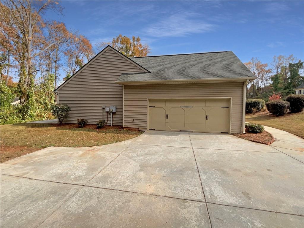 189 Hampton Drive Jefferson, GA 30549 - Photo 34 of 36 a view of a garage